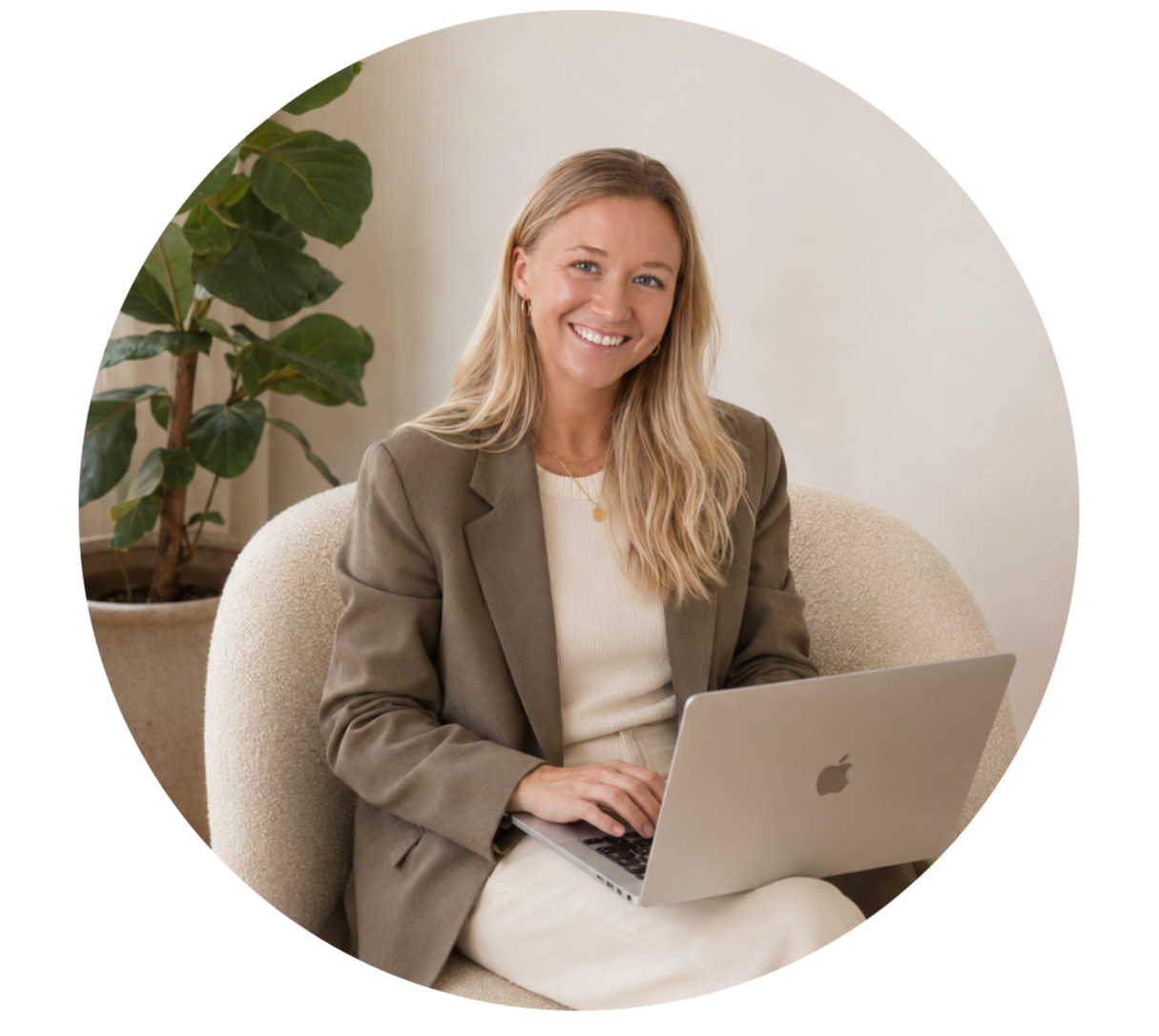 Rikke Hembre med laptop